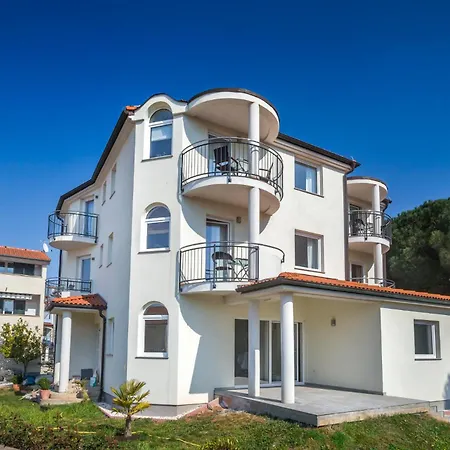 Pinia - A1 First Floor - Mpolo Apartman *