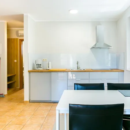 Pinia - A1 First Floor - Mpolo *