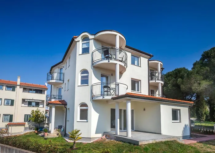 Pinia - A1 First Floor - Mpolo Appartement *