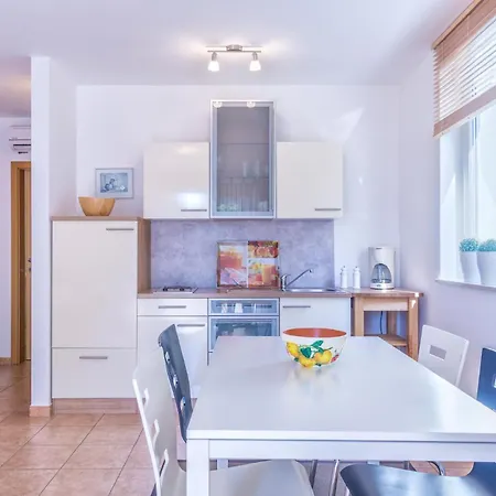 Pinia - A1 First Floor - Mpolo Apartment *