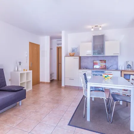 Pinia - A1 First Floor - Mpolo