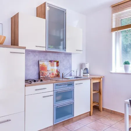 Pinia - A1 First Floor - Mpolo Apartment